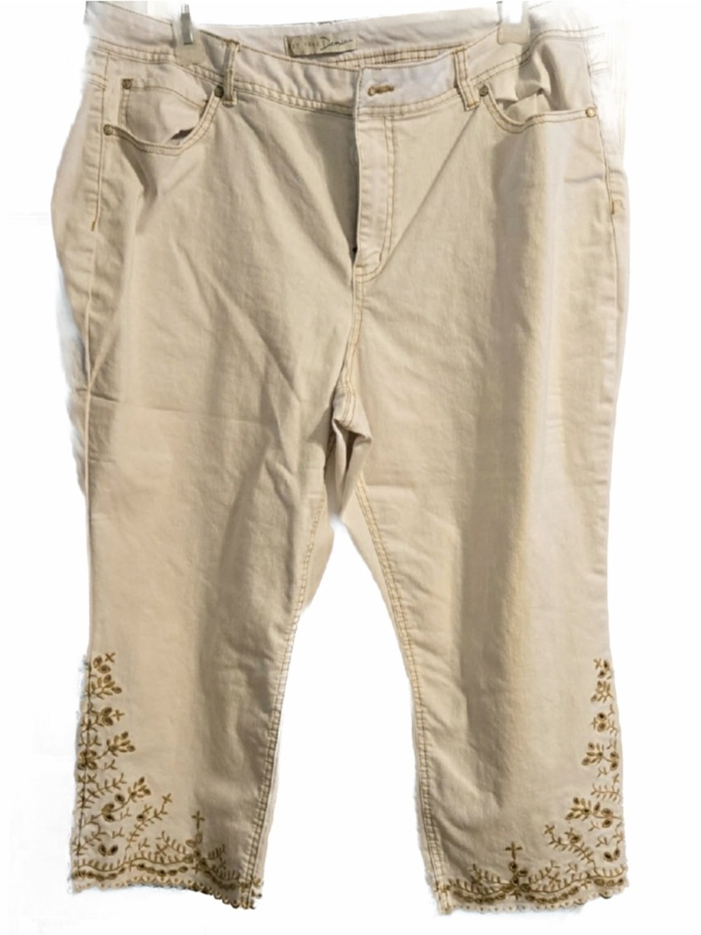Cato Embroidered Cuff Capris